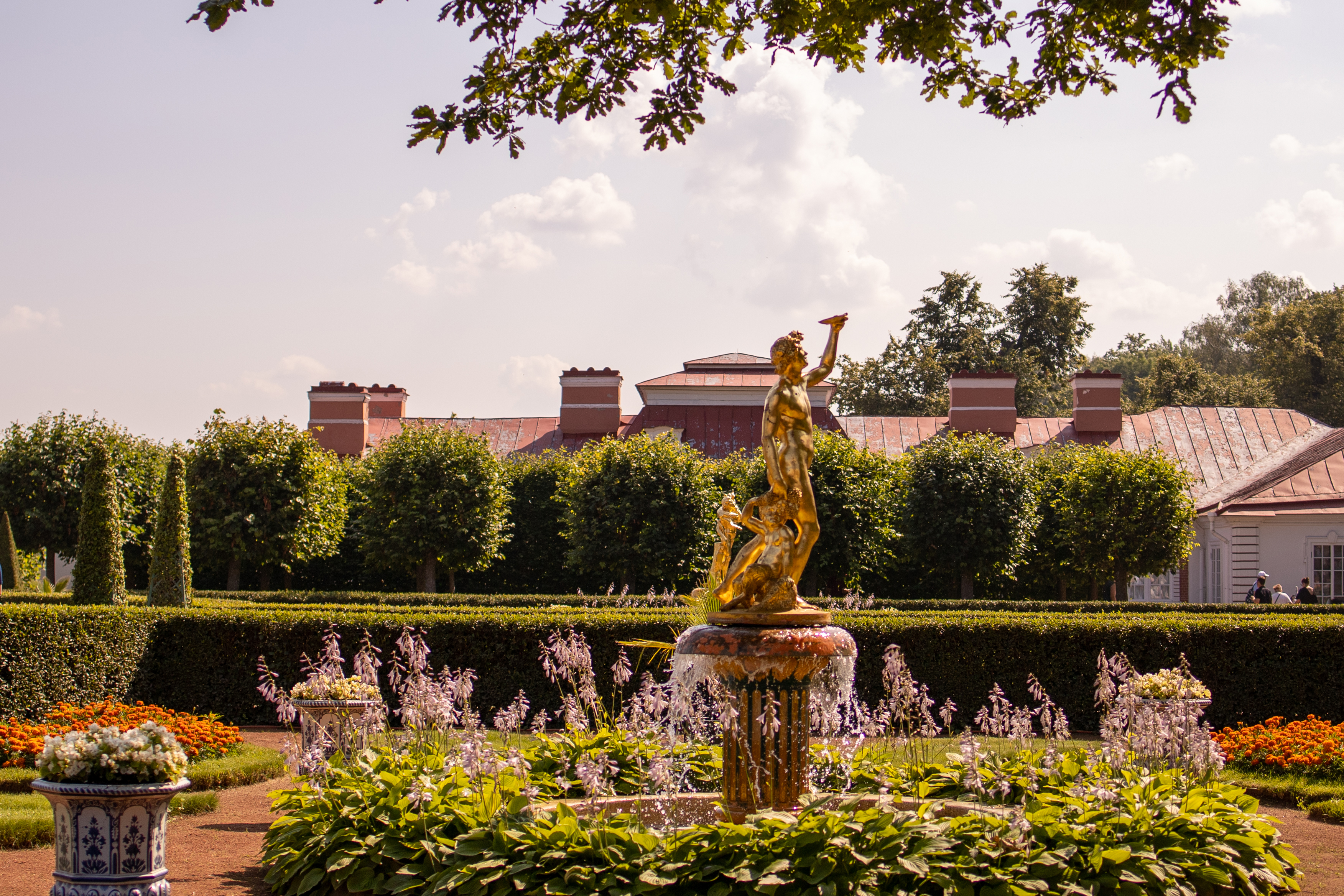 Весенний праздник открытия фонтанов в Петергофе