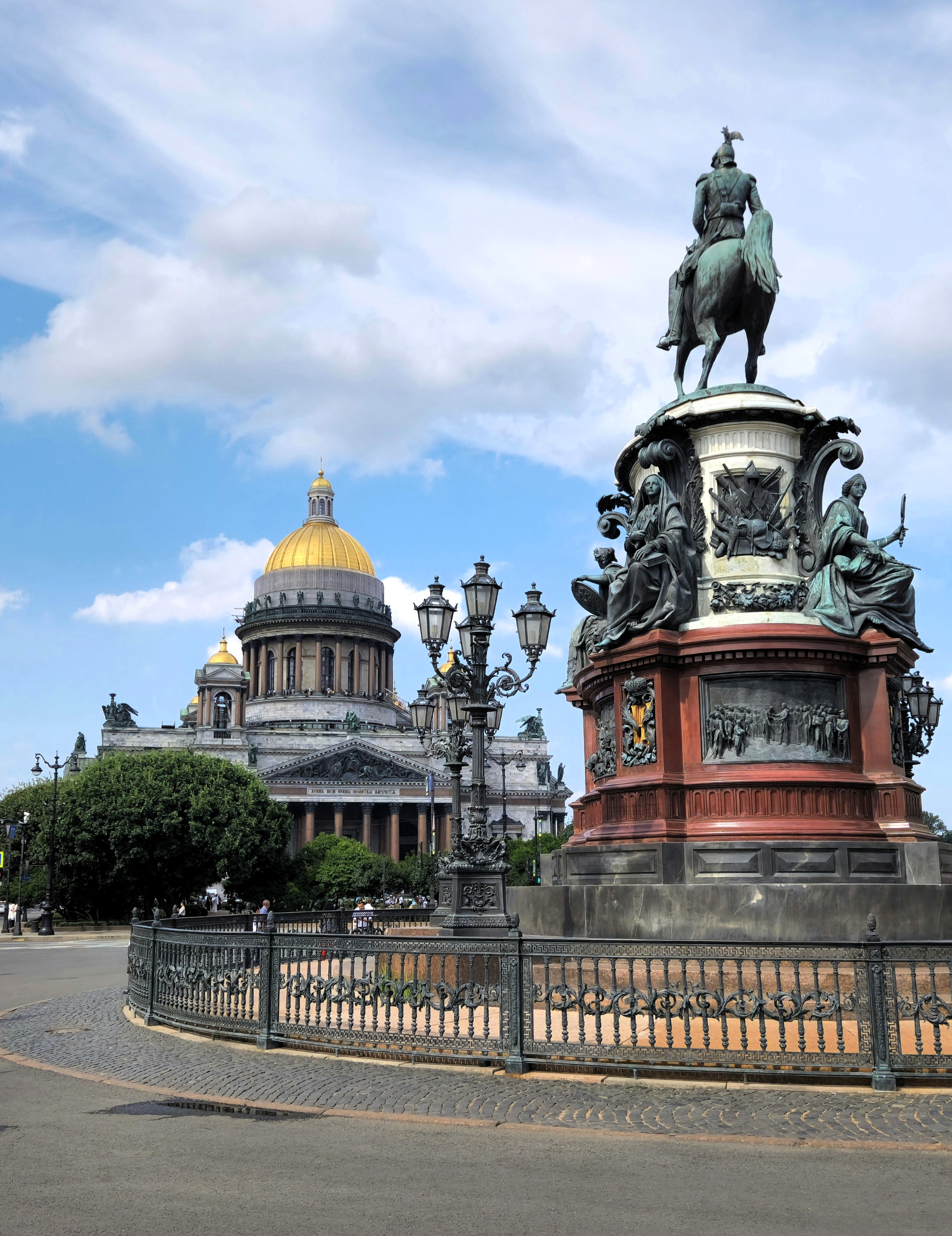 Петра творения за выходные из Москвы: Северная столица, Кронштадт, Петергоф