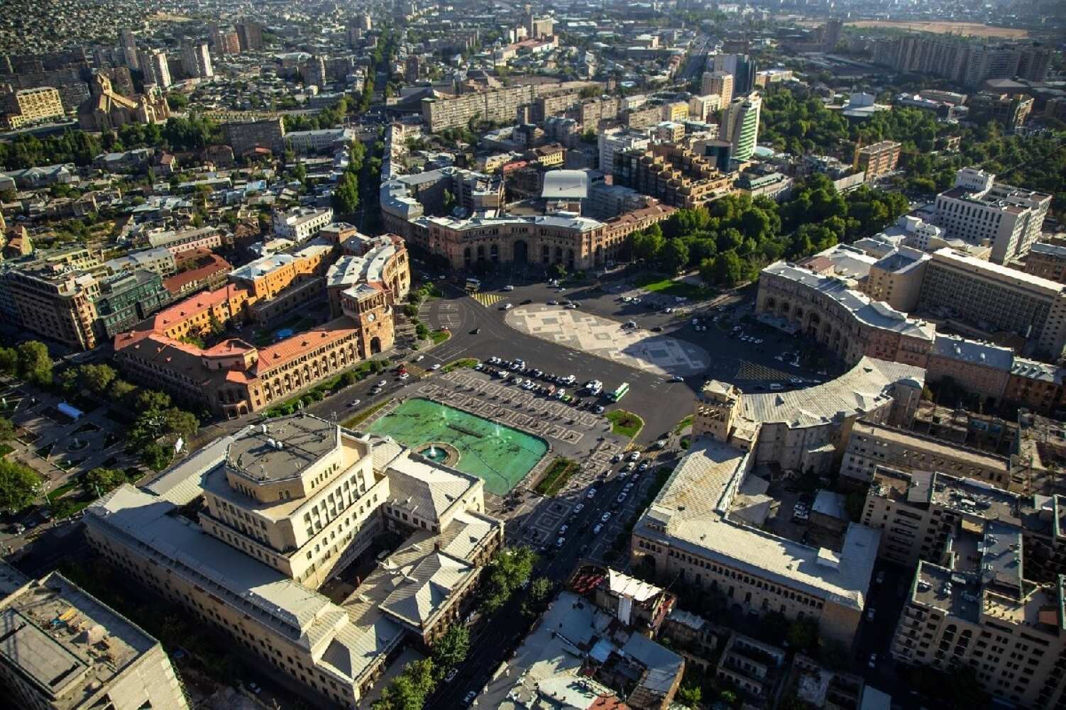 Republic square. Площадь Республики Ереван. Площадь в Ереване в центре. Ереван центр города. Площадь Республики Ереван вид сверху.