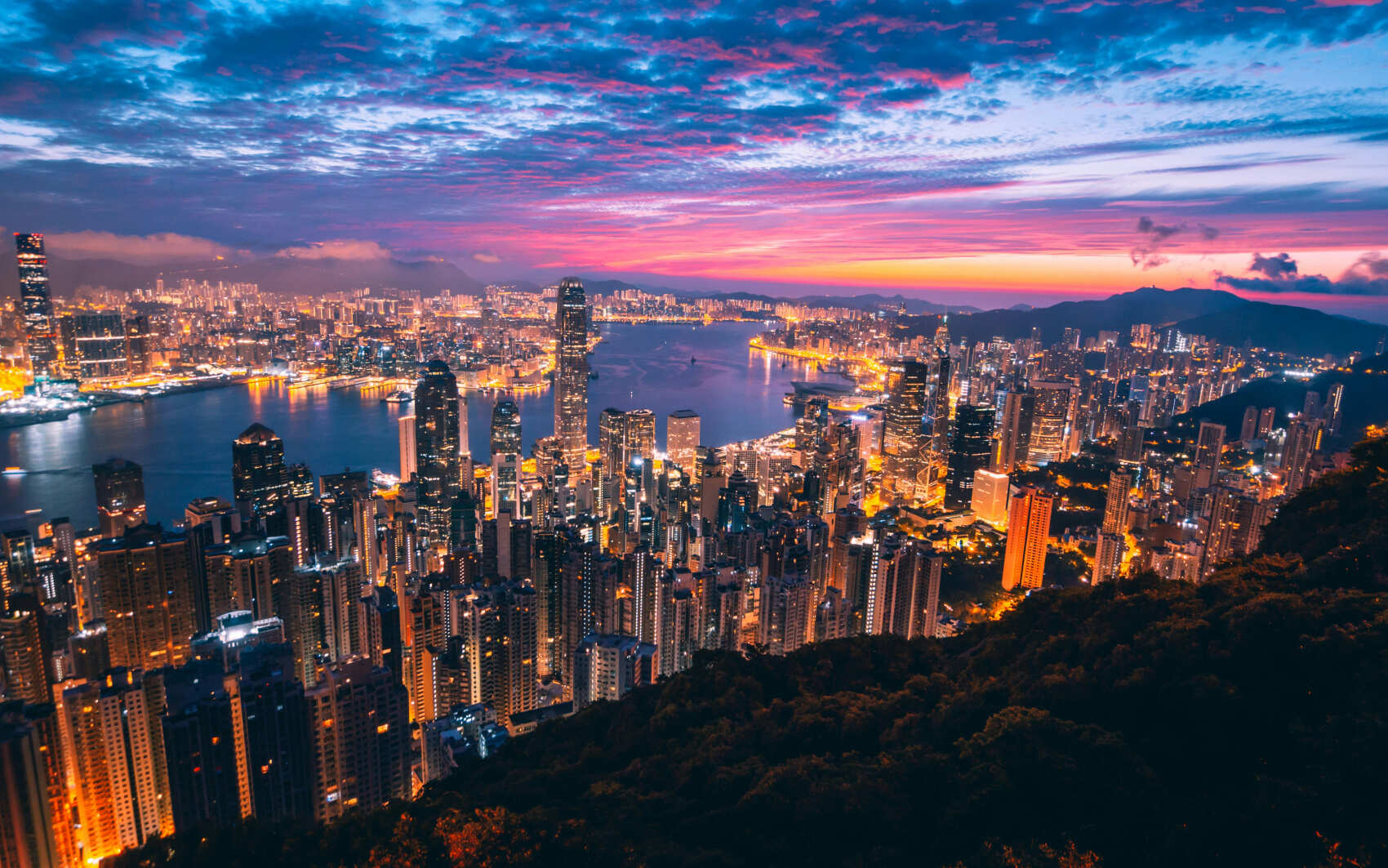 Деловой Гонконг, азартный Макао