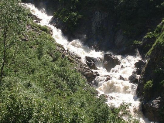 Река в ущелье Юсенги в Кабардино-Балкарской Республике