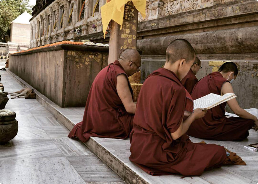 Монахи Монахи