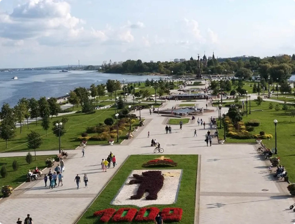 Река и парк