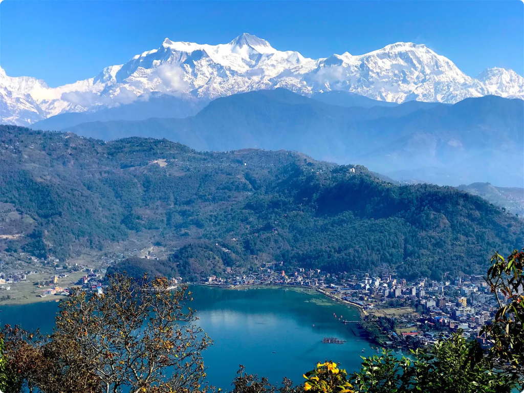 Озеро и горы