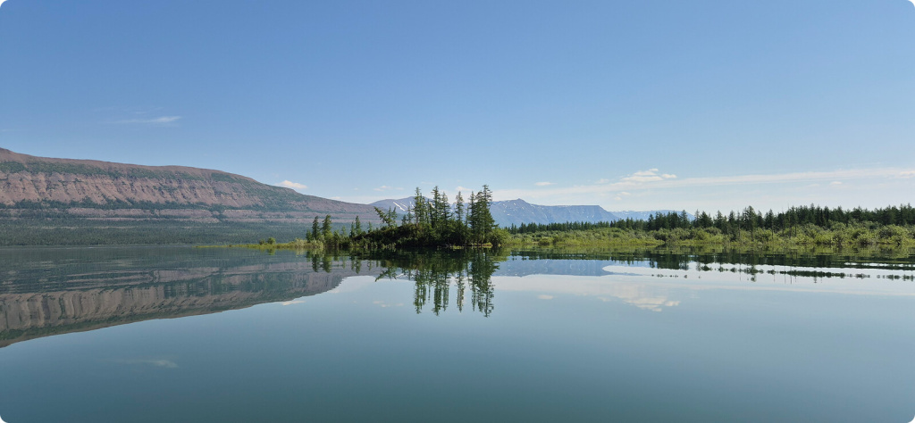 Озеро и горы