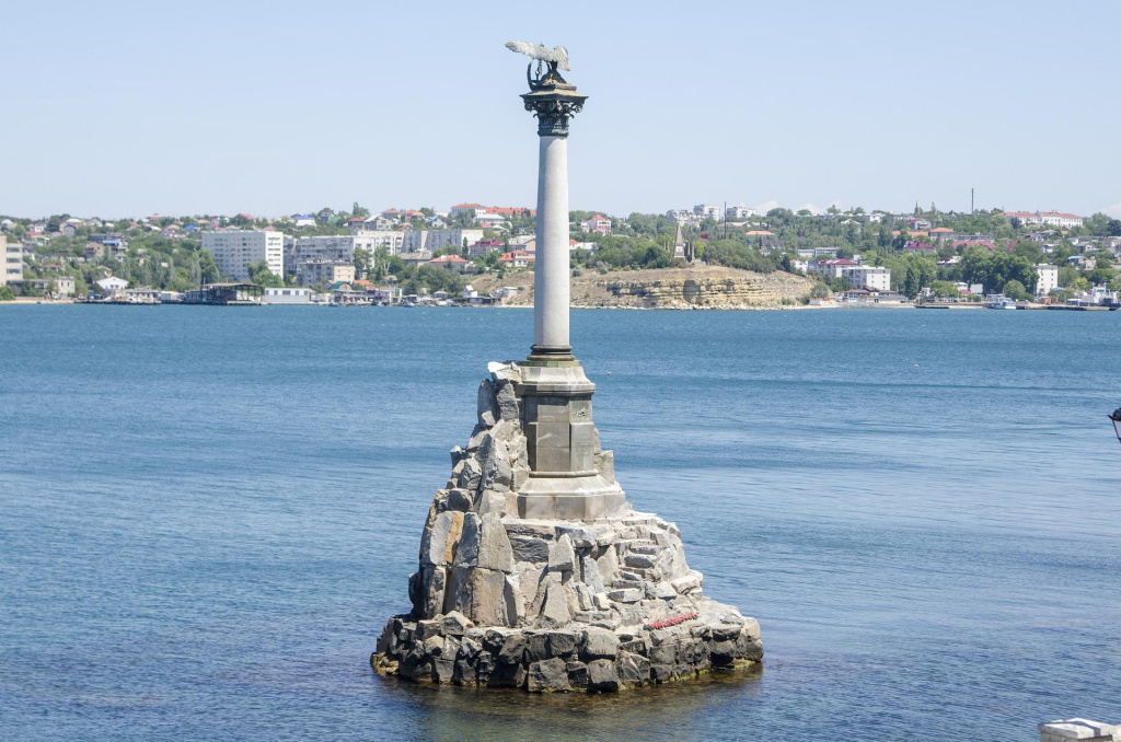 Монумент в Севастополе