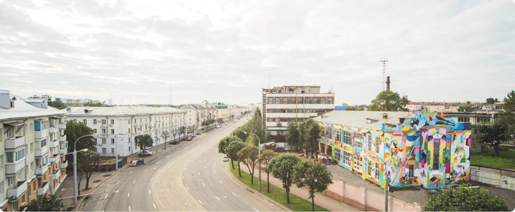 дорога и здания