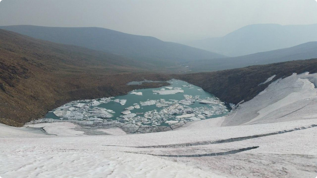 Озеро и горы