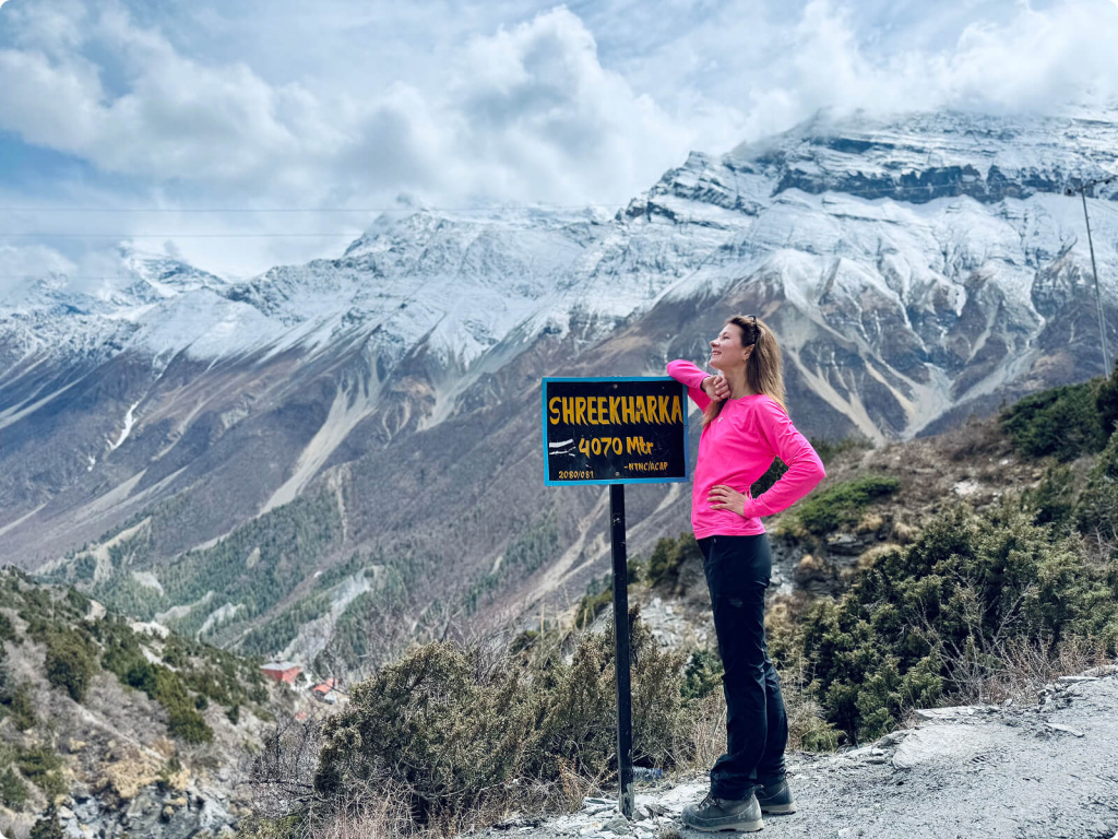 Девушка в горах