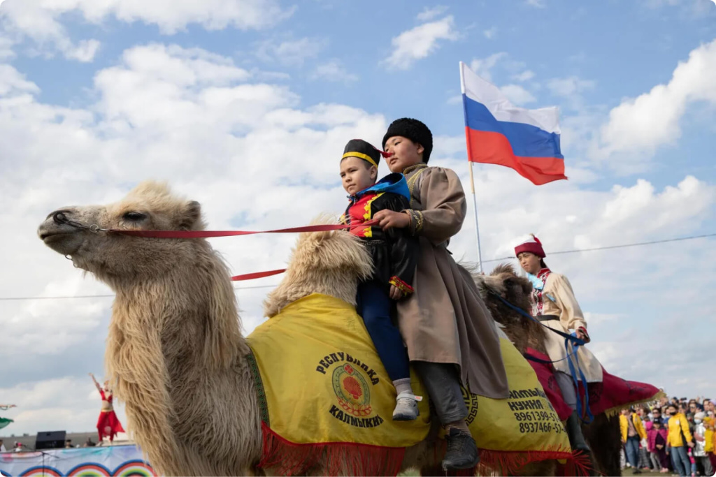 люди на верблюде
