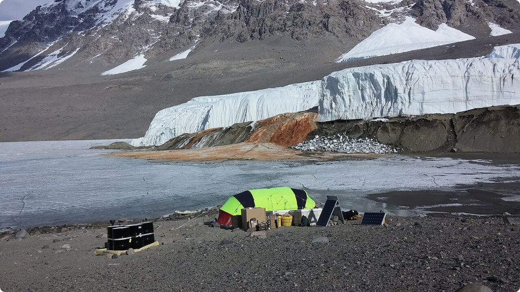 Лагерь возле озера
