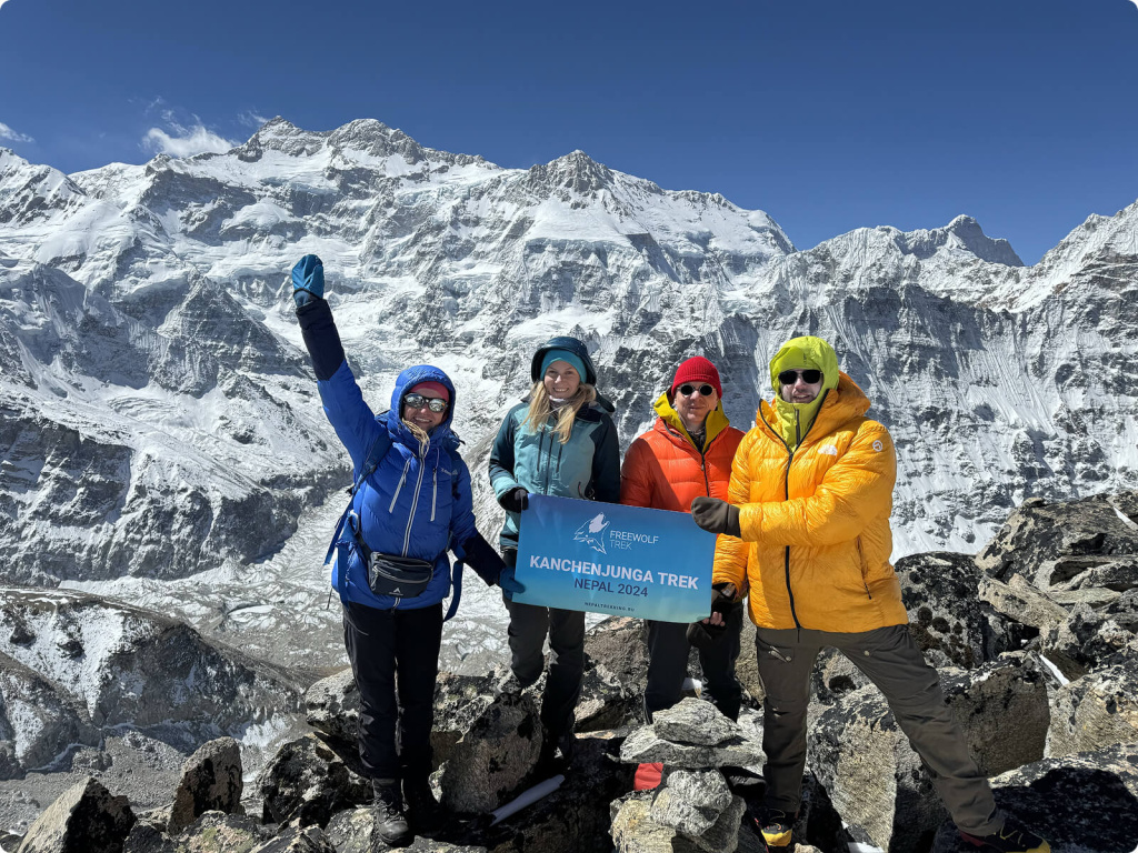 Люди в горах Люди в горах