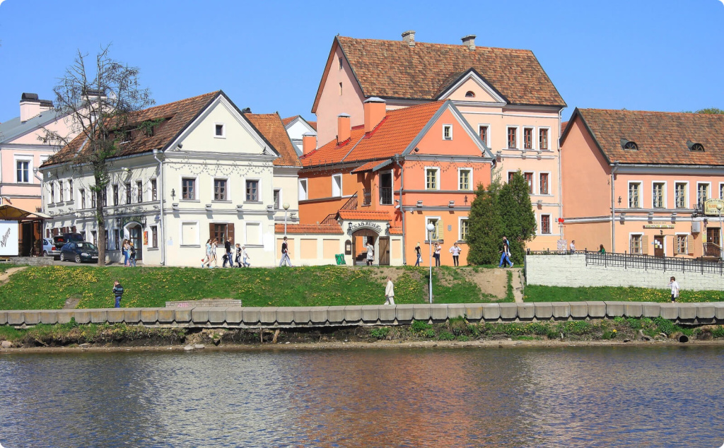 здания и река