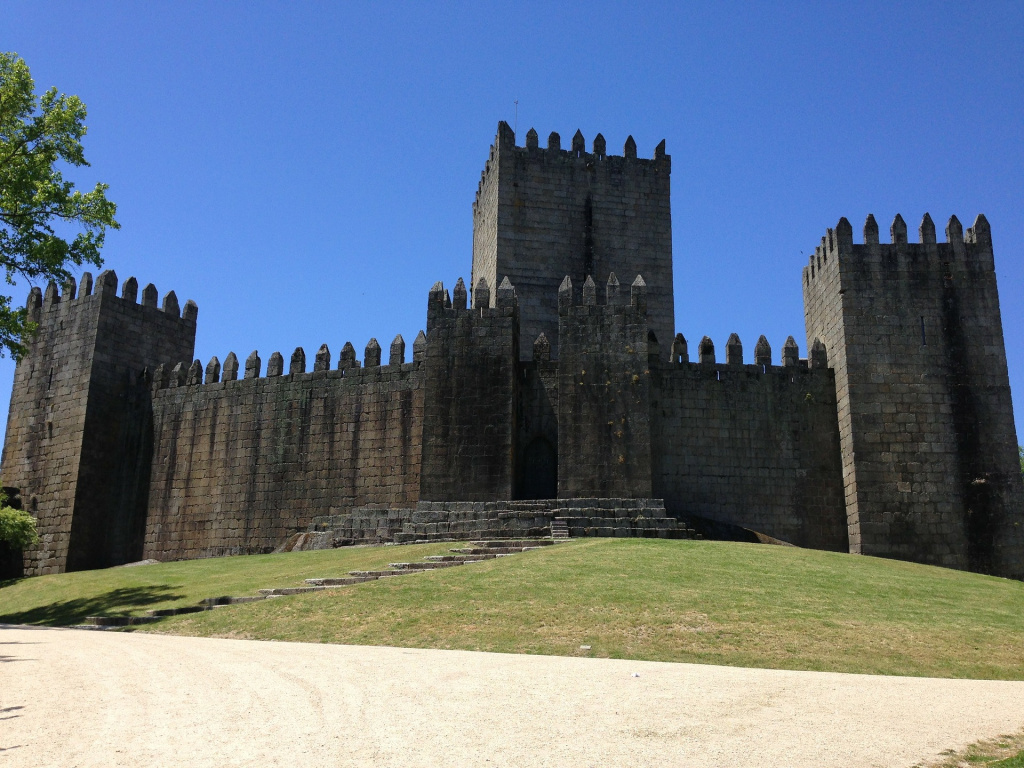 Португальский замок Гимарайнш