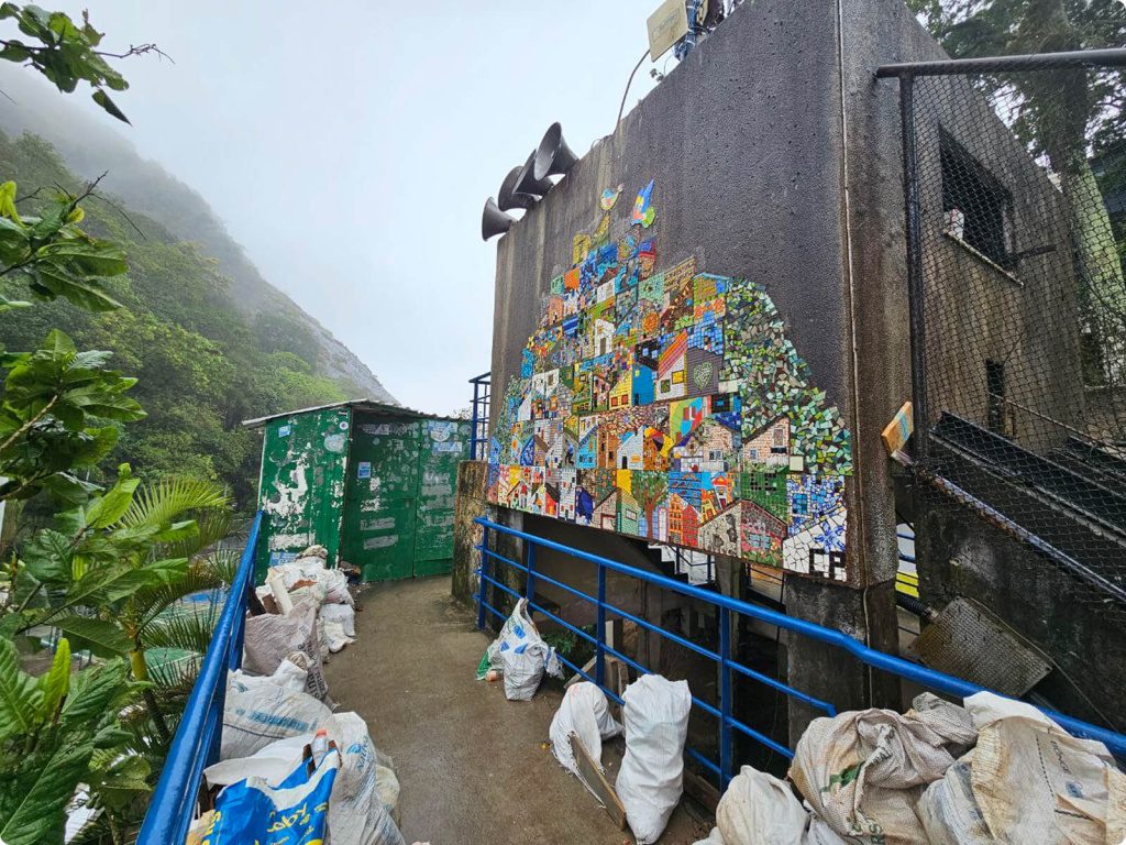 Картина на стене