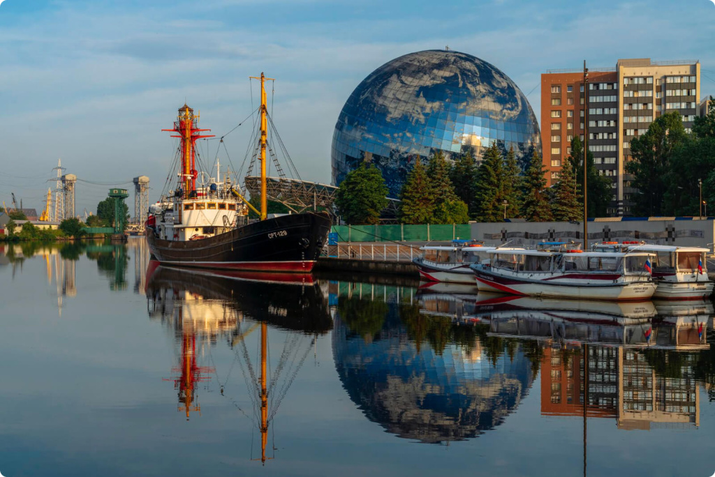 Здания и корабль