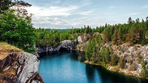 Фотография озера в горном парке Рускеала_ КАРЕЛИЯ.jpg