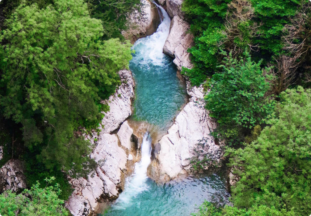горная река