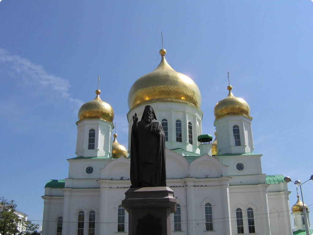 Собор и памятник