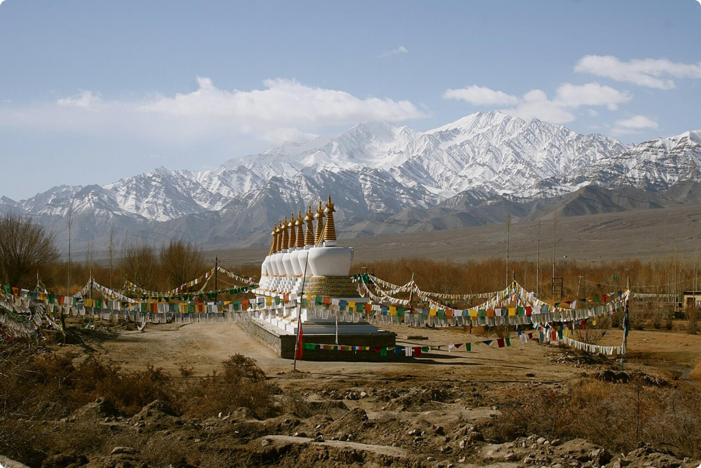 Статуи и горы Статуи и горы