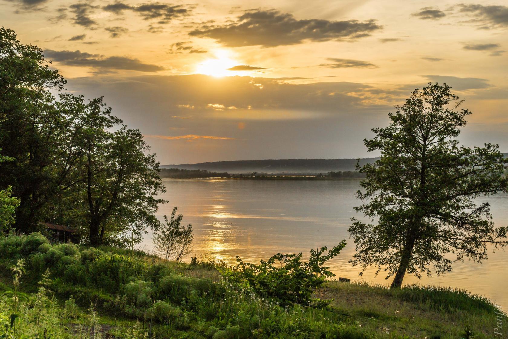 Берег реки великой. Река Волга просторы Ульяновск. Волга Самара природа. Природа Поволжья река Волга. Волжские просторы Самарская область.