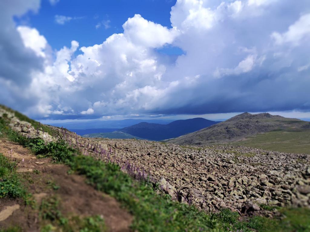 Смена гора. Конжаковский камень.