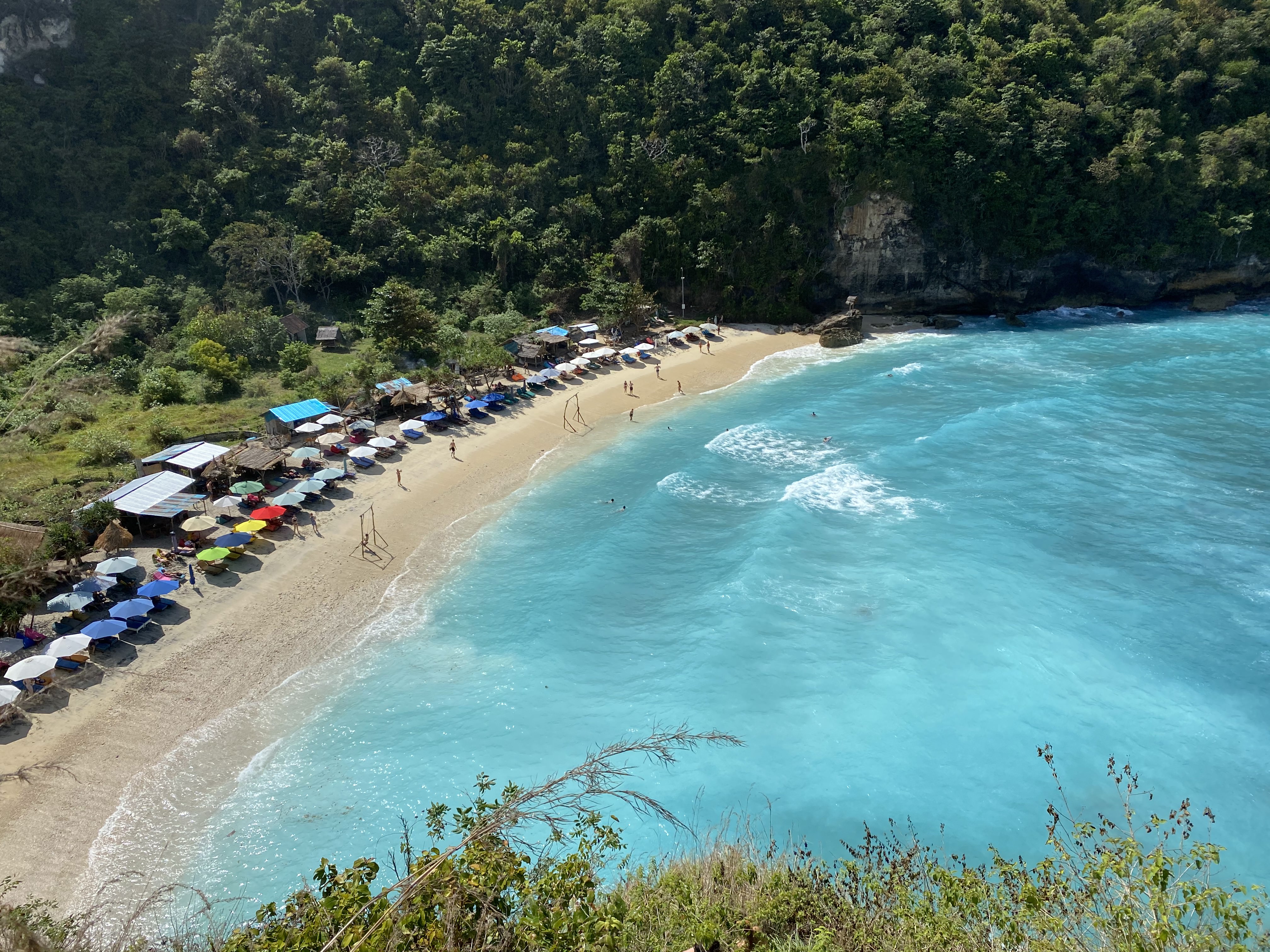 bali_nusa-penida_i_vulkany_ostrova_yava_indoneziya