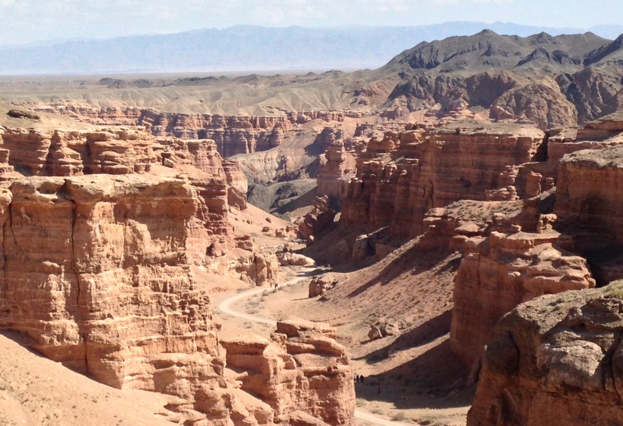 Тур чарынский каньон. Чарынский каньон. Гранд каньон Казахстан. Charyn Canyon. Пустыни с инфернальными каньонами Казахстан.