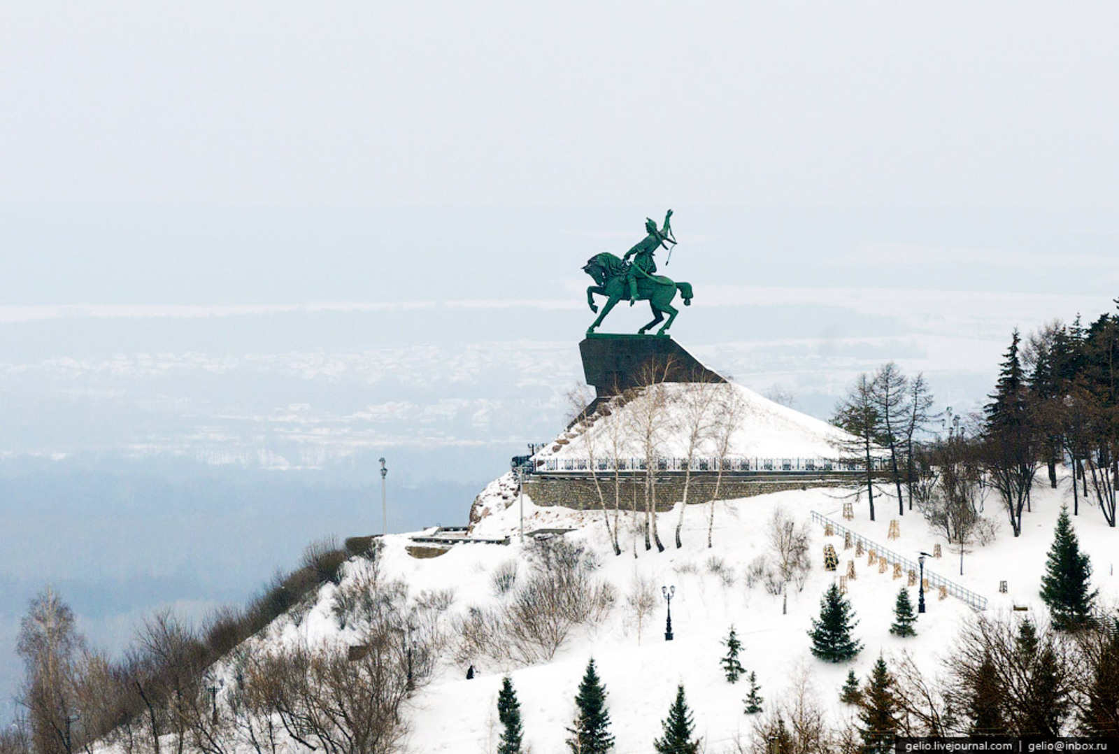 Салават Юлаев памятник зимой