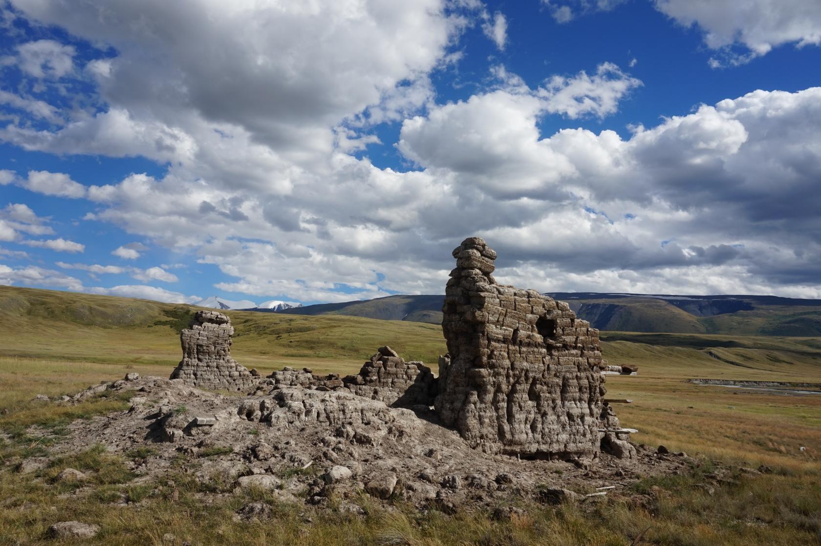 Плоскогорье на алтае 4. Плато Кош Агач. Плато Укок. Плато Укок Алтай. Плато Укок горный Алтай Курганы.