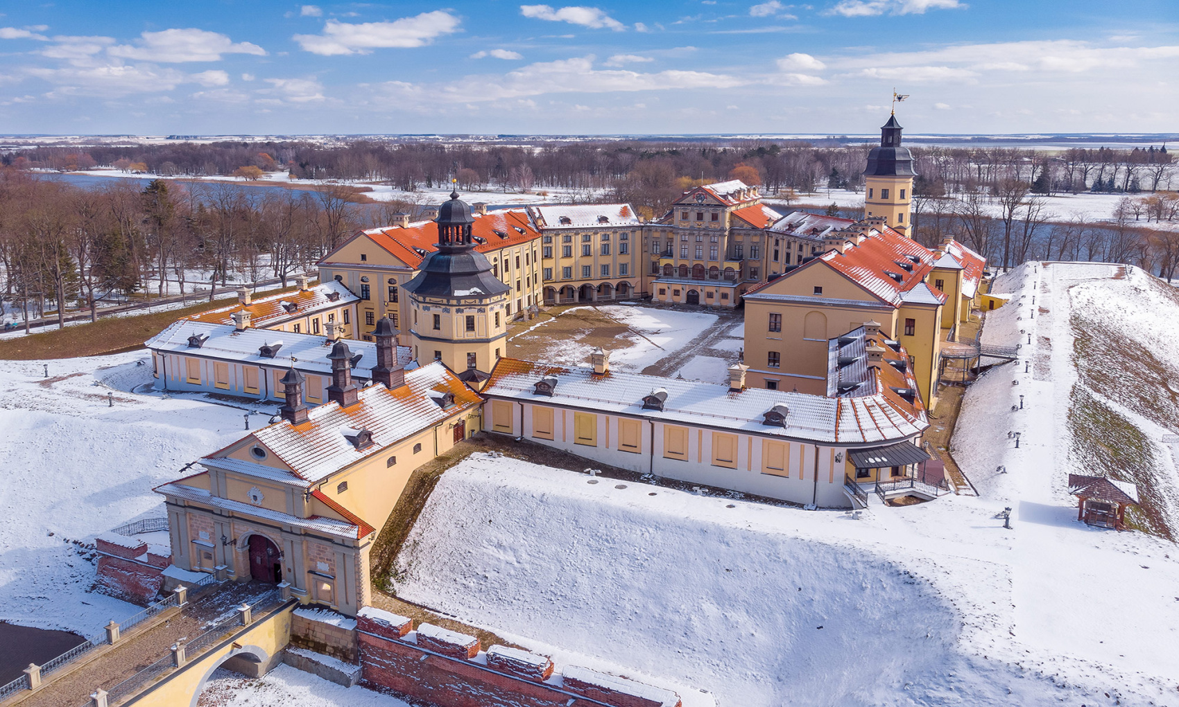 Рождественские краски Минска и старинных замков : Беларусь (Экскурсионный)  тур по цене от 41 227 ₽ · YouTravel.Me