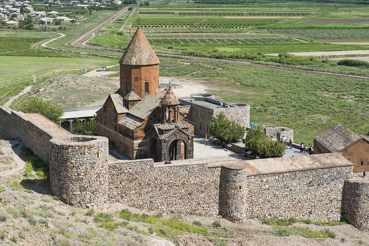 bolshoy_tur_po_armenii_ekskursii_i_neslozhnyy_treking_