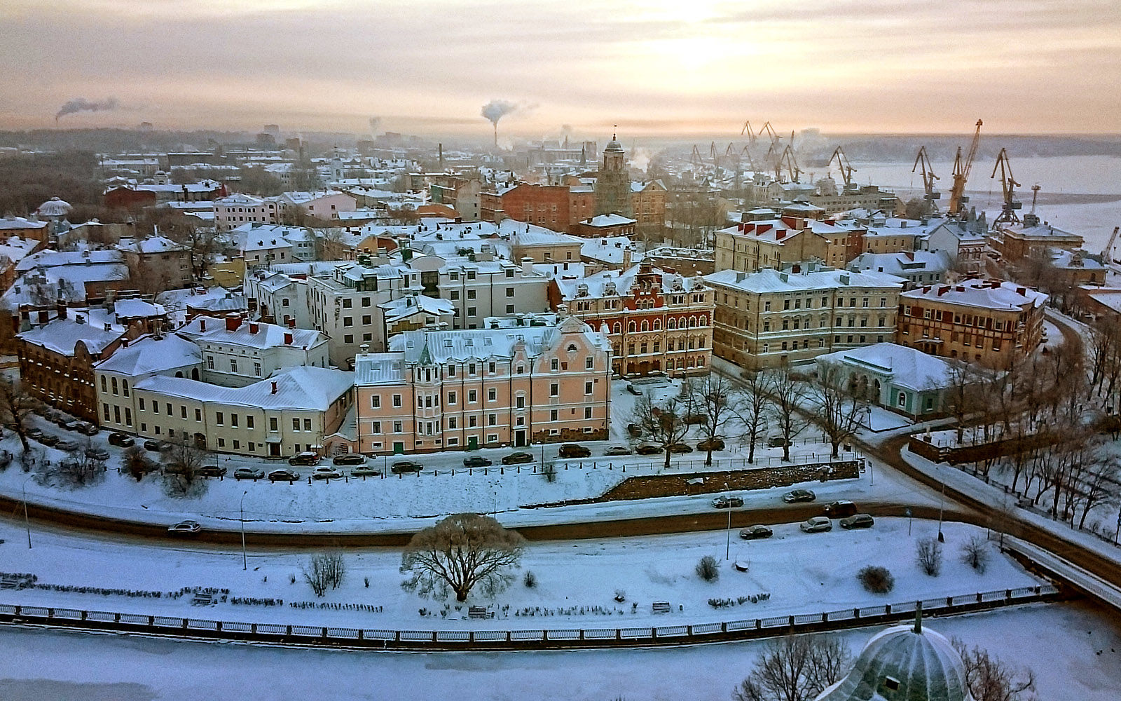 Выборг зимние. Выборг старый город зимой. Выборг центр города зимой. Выборг сверху зимой. Выборг-Санкт-Петербург зимой.