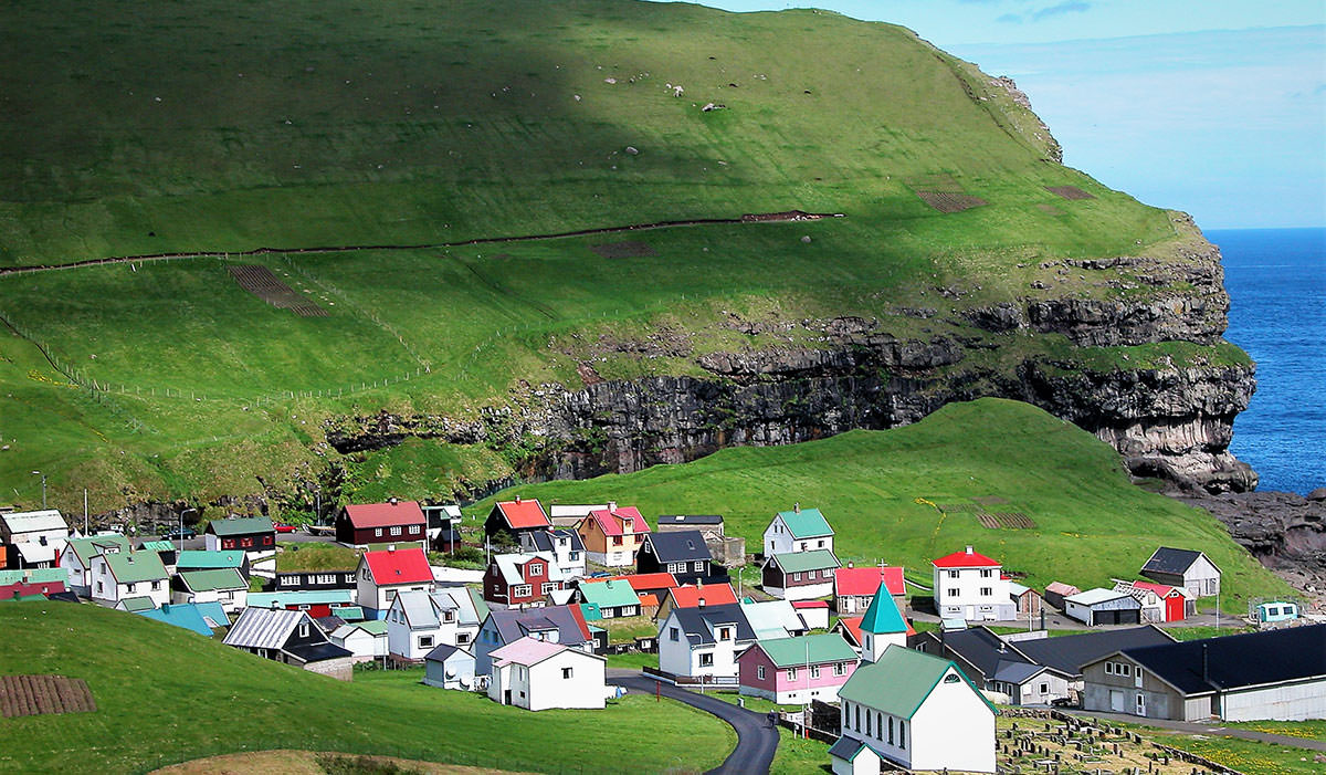 Кому принадлежат фарерские острова. Остров Эстурой Фарерские острова. Фарерские острова местоположение.