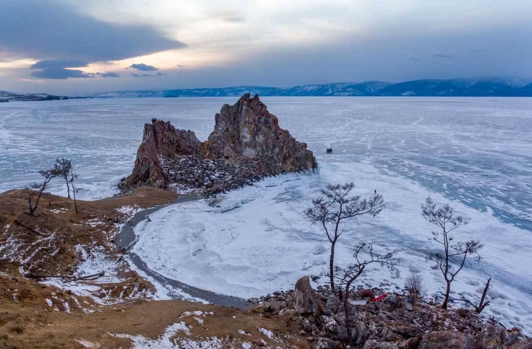 Зимний Ольхон скала Шаманка