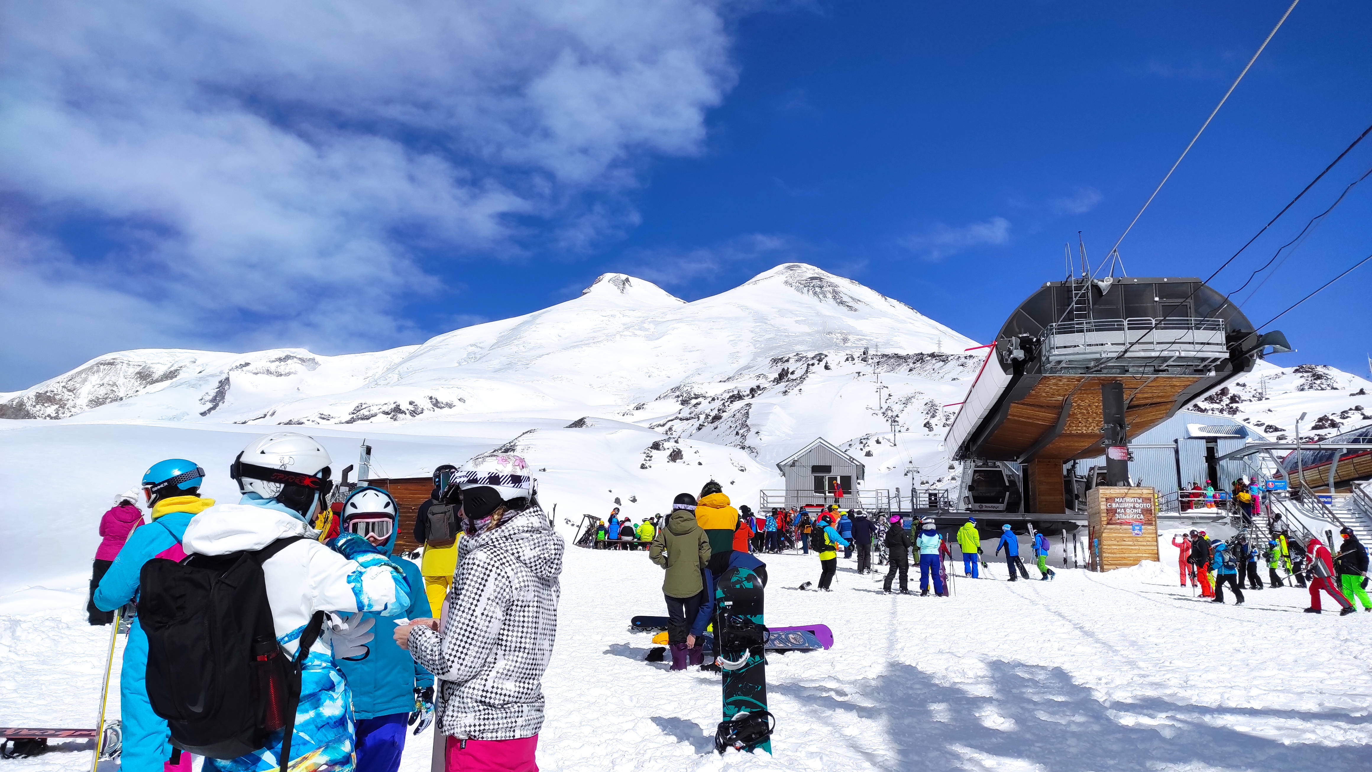 Экскурсия на эльбрус 2024. Приэльбрусье горнолыжный курорт. Тур на Эльбрус 7 вершин. Дни экскурсий на Эльбрус. Приэльбрусье горнолыжный курорт веб камера.