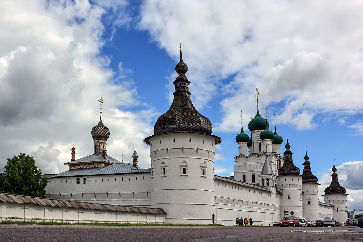 Ярославль ростов великий. Ростовский Кремль митрополичий двор. Ростов Великий Кремль. Митрополичий двор в Ростове Великом. Ростовский Кремль Ярославль.