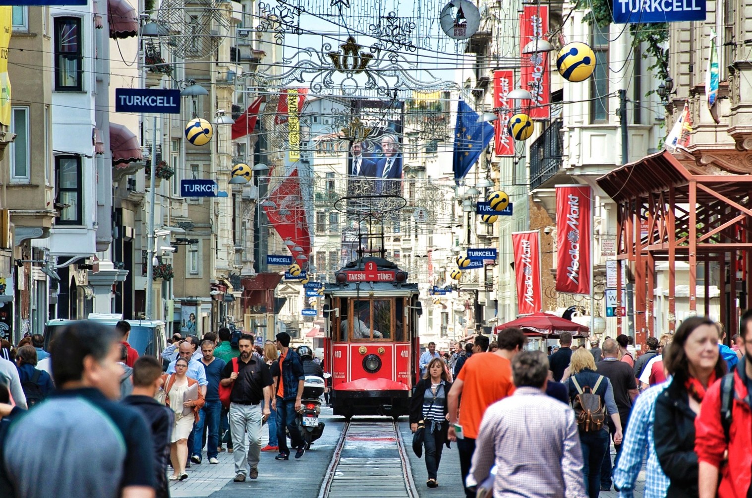 Истикляль. Истикляль Стамбул. Площадь Таксим и улица Истикляль. Улица Истикляль, Стамбул, Турция. Площадь Истикляль в Стамбуле.