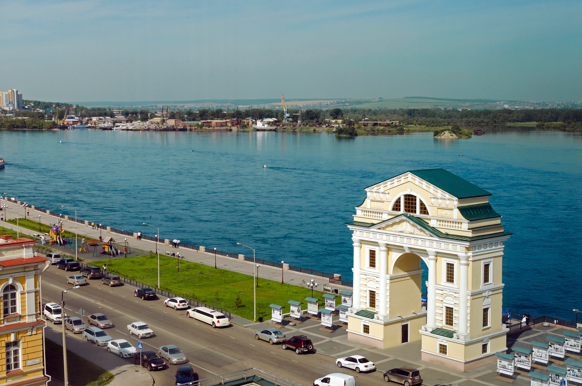 Ангара город. Нижняя набережная ангары Иркутск. Набережная ангары московские ворота Иркутск. Нижняя набережная Иркутск московские ворота. Набережная реки Ангара Иркутск.