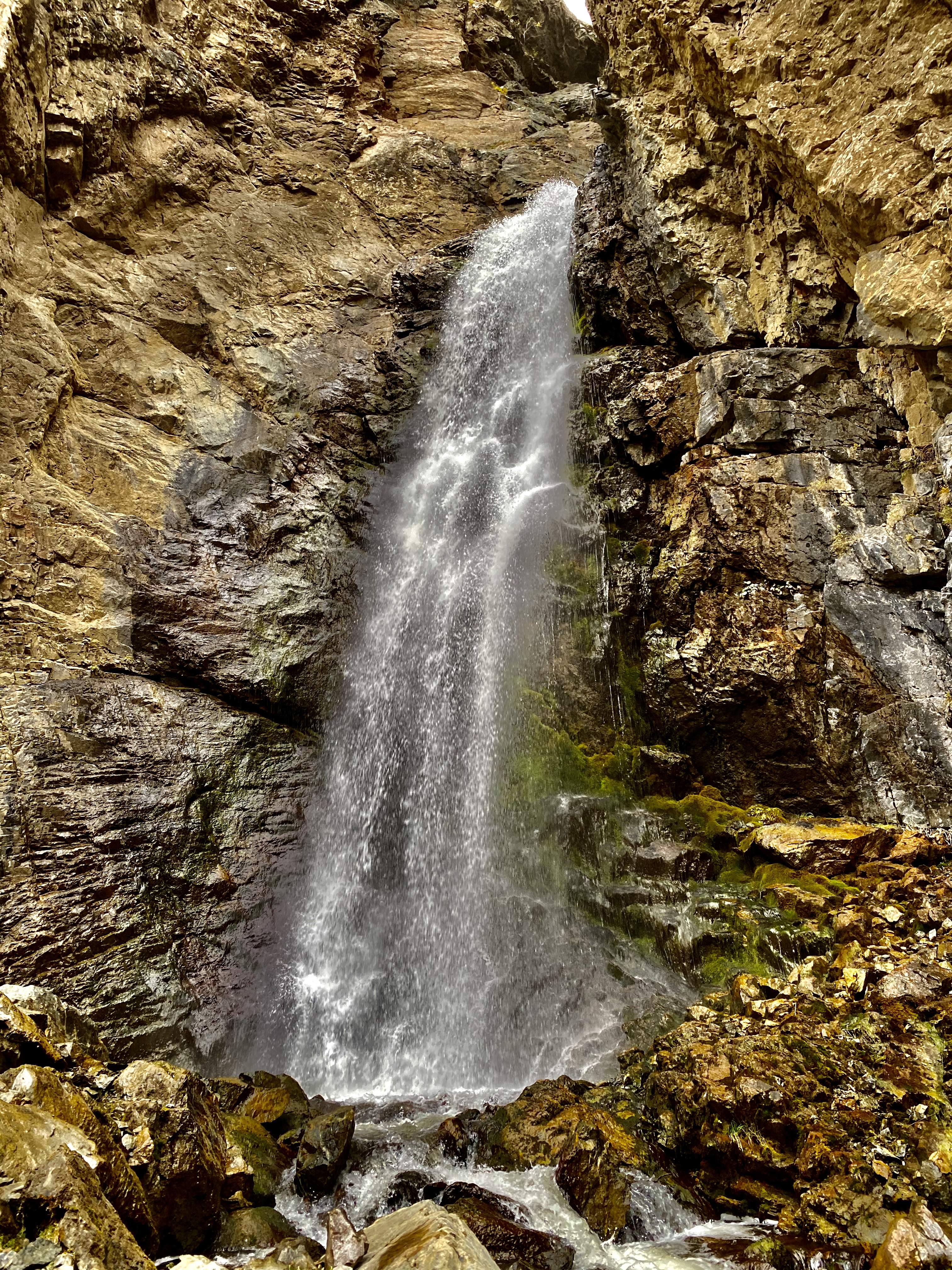 Изумрудный водопад Алтай