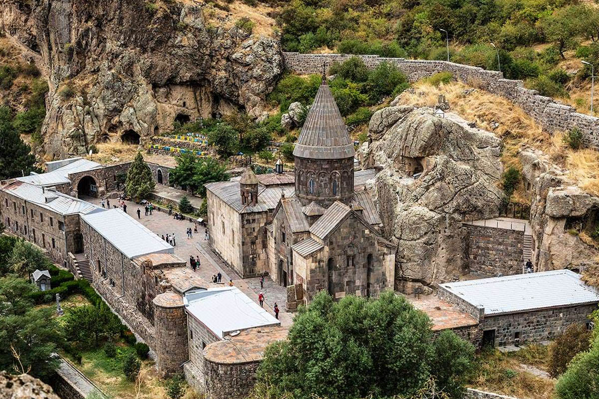 bolshoy_tur_po_armenii_ekskursii_i_neslozhnyy_treking_armeniya